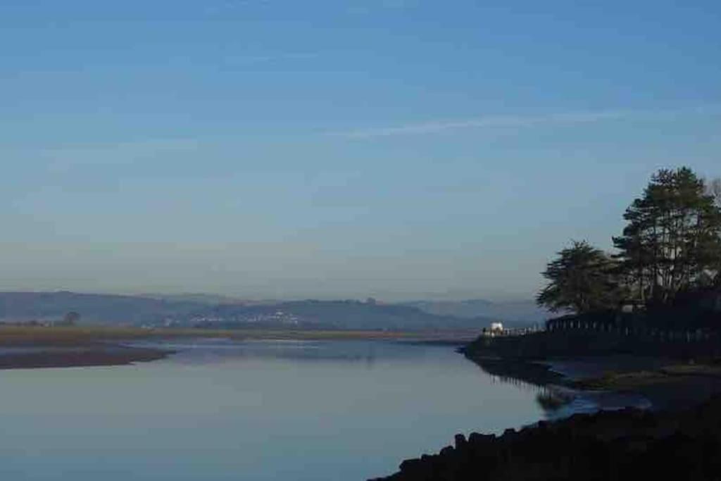 Watersedge Retreat, Views, Sunsets, Dogs Welcome Sandside  Kültér fotó