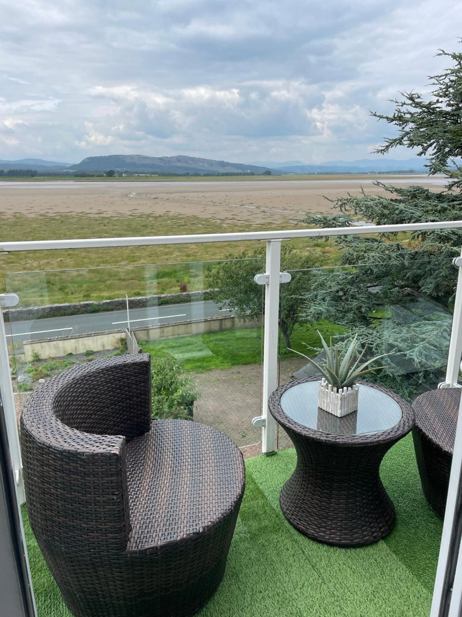 Watersedge Retreat, Views, Sunsets, Dogs Welcome Sandside  Kültér fotó